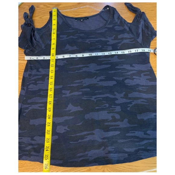 Sanctuary Camo Top Blouse Cold Shoulder Medium - Picture 5 of 5